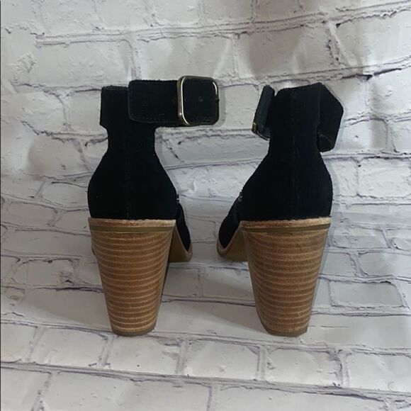 UGG Aja Suede Sandals  - Picture 2 of 6